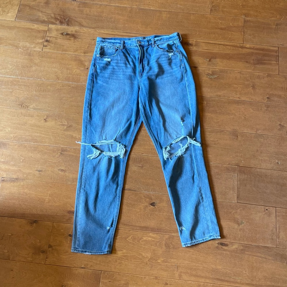 American Eagle High-Waisted Mom Jeans